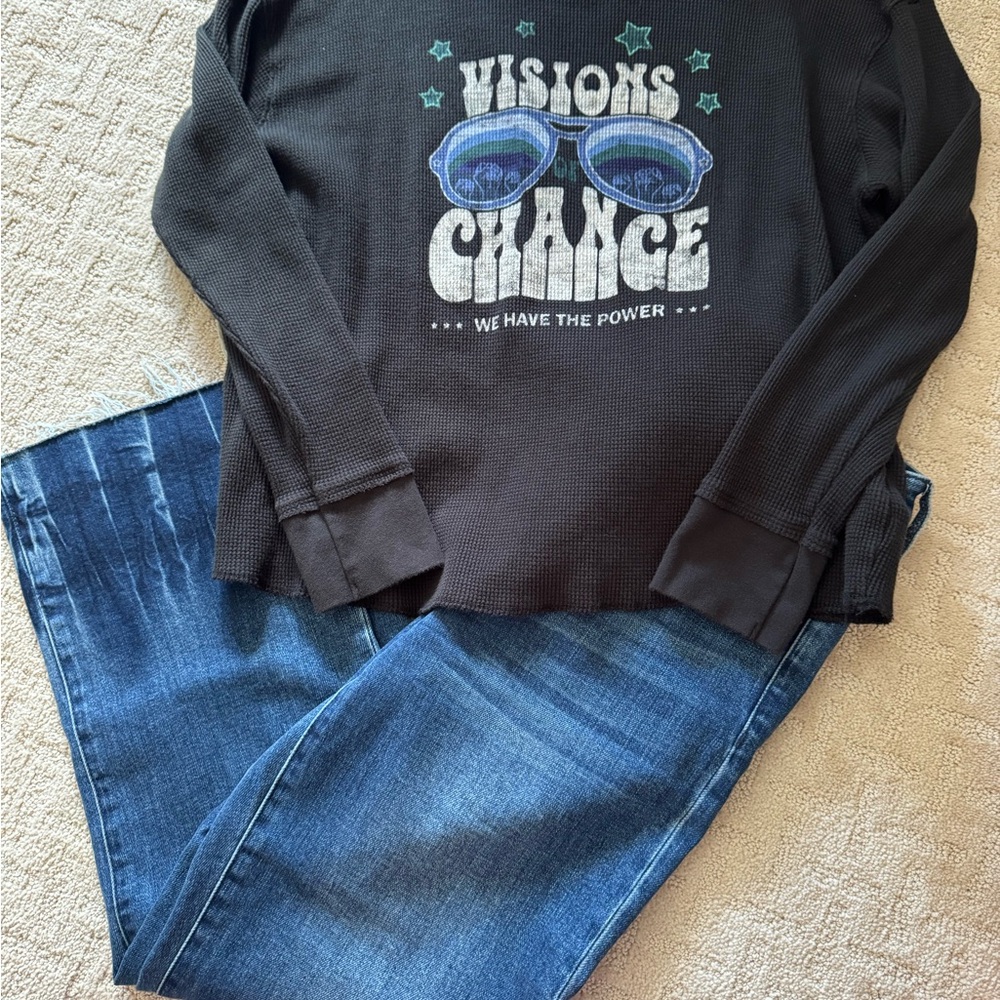 Liverpool jeans Cropped flare sz 28.  Both included.
And Anthro thermal tee 😎